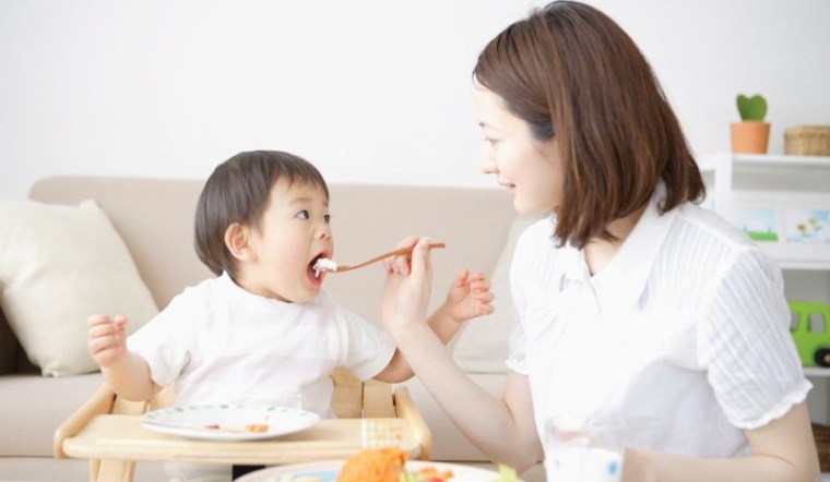 Bột ăn dặm chế biến sẵn có đủ dinh dưỡng cho bé?