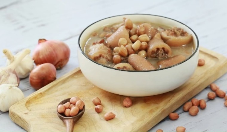 Cách làm đuôi heo hầm đậu phộng béo bùi, tẩm bổ cả nhà