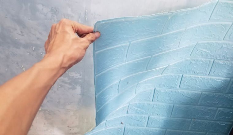 Cách tẩy keo xốp dán tường đơn giản, không để lại vết keo