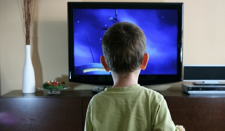 Điểm mặt 10 tác hại của việc xem tivi quá nhiều đối với trẻ em
