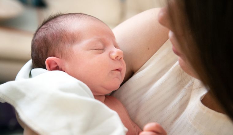 Tên đệm là gì? Gợi ý những tên đệm hay cho bé