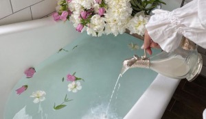 Trời trở lạnh, nhiệt độ nước tắm bao nhiêu là tốt nhất cho da?