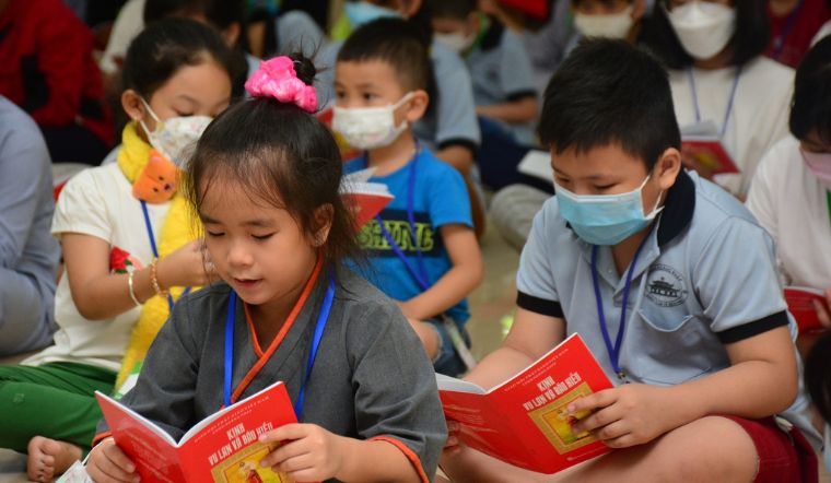 Trước khi cho con tham gia khóa tu mùa hè, bố mẹ cần biết những gì?