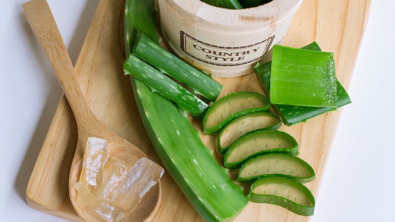 Làm hồng vùng kín bằng nha đam