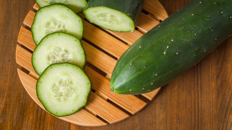 Làm hồng vùng kín tại nhà bằng dưa leo