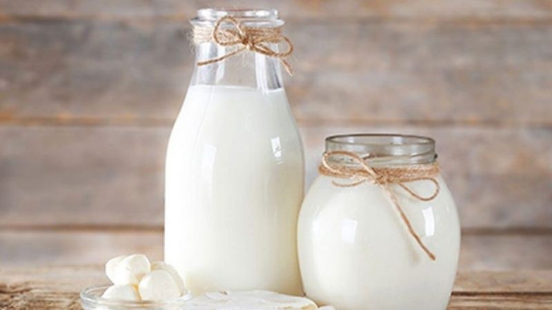 Dưỡng hồng môi bằng sữa tươi