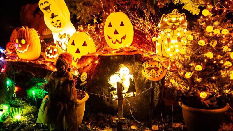 Trang trí Halloween cho văn phòng bằng đèn led