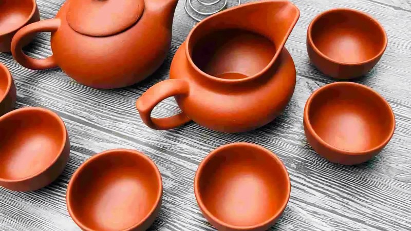 Bạn không nên rửa ấm trà đất sét quá thường xuyên bằng chất tẩy rửa mạnh