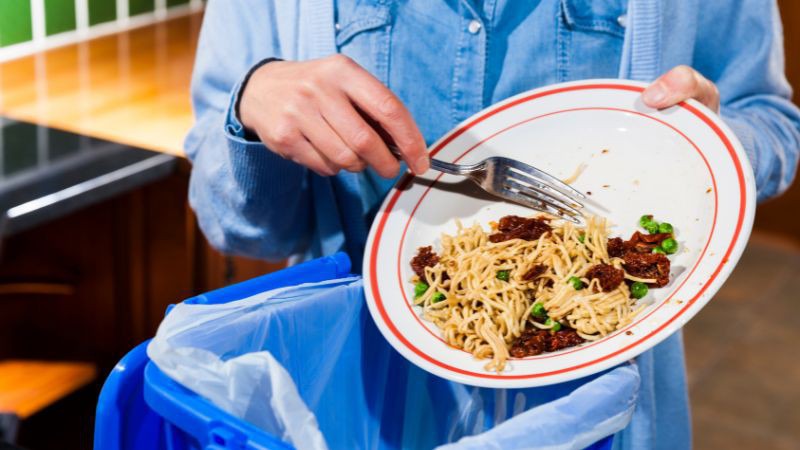 Không cần rửa sơ chén đĩa trước