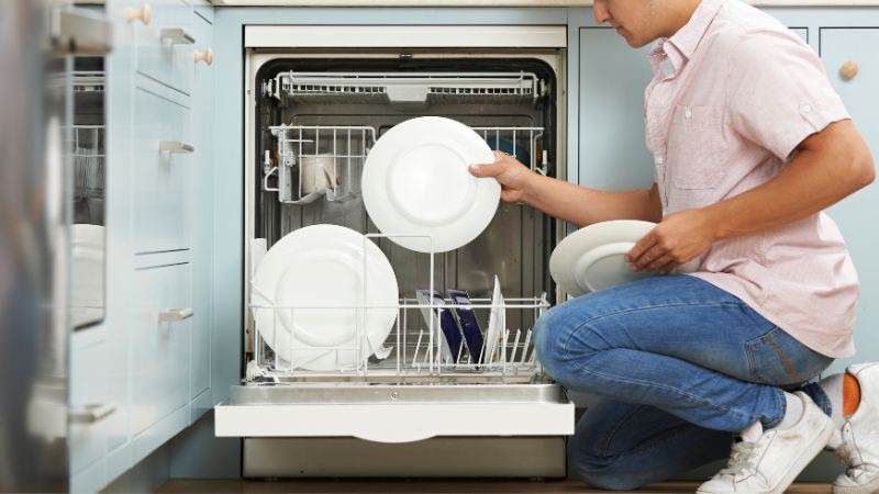 Đặt đĩa hướng mặt vào trong