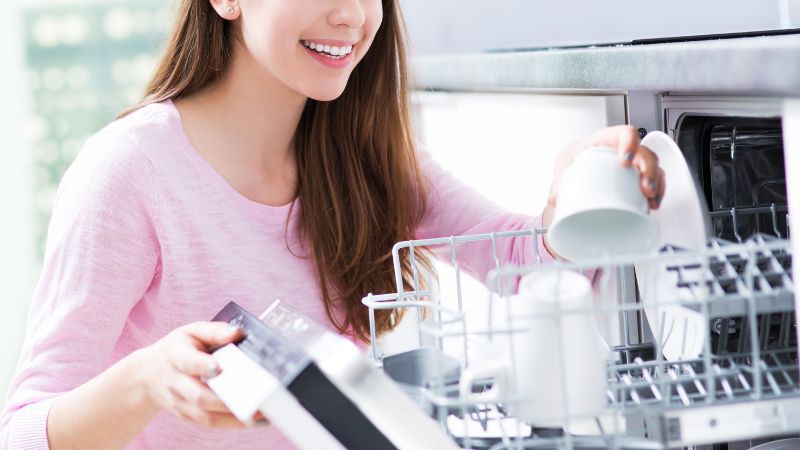 Sắp xếp chén đĩa đúng cách