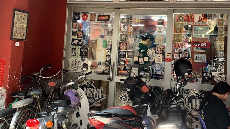 Phía trước Liem Barber Shop