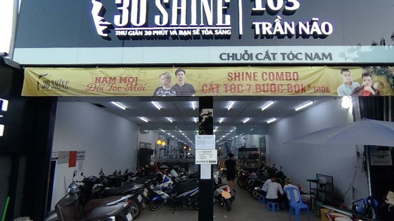 Phía trước tiệm hớt tóc 30Shine