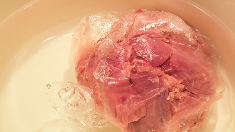 Cách rã đông bằng nước lạnh