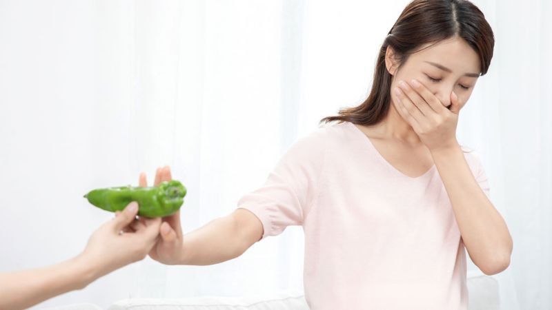 Khi nào mẹ bầu ốm nghén vào buổi tối cần đi khám?