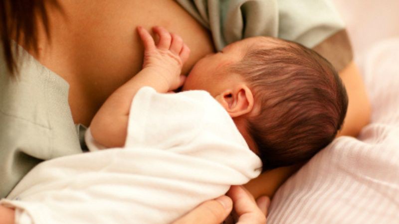 Sữa mẹ chảy quá chậm hoặc quá nhanh