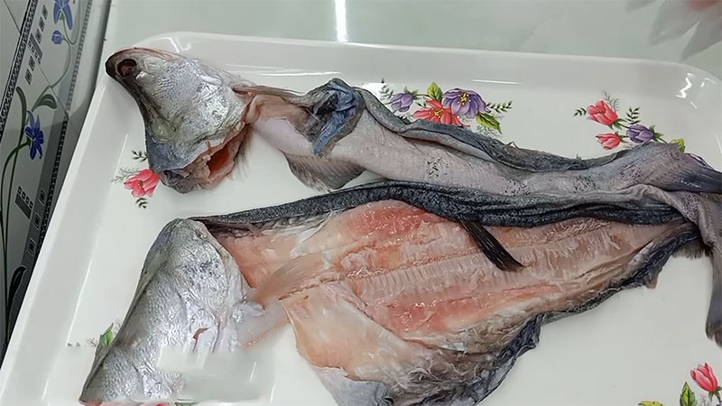 Cá được rút xương rất cẩn thận