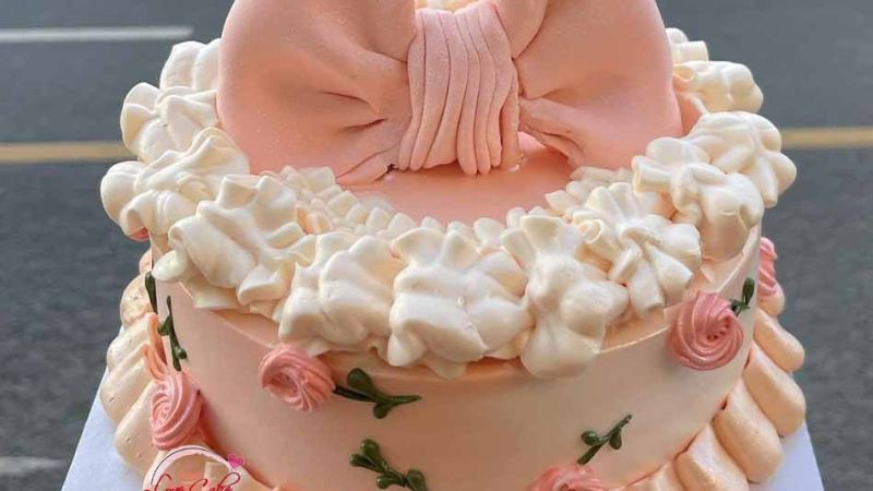 Mẫu bánh kem 20/10 hình nơ tặng vợ, người yêu