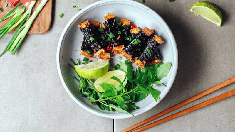Đậu hũ cuộn rong biển chiên