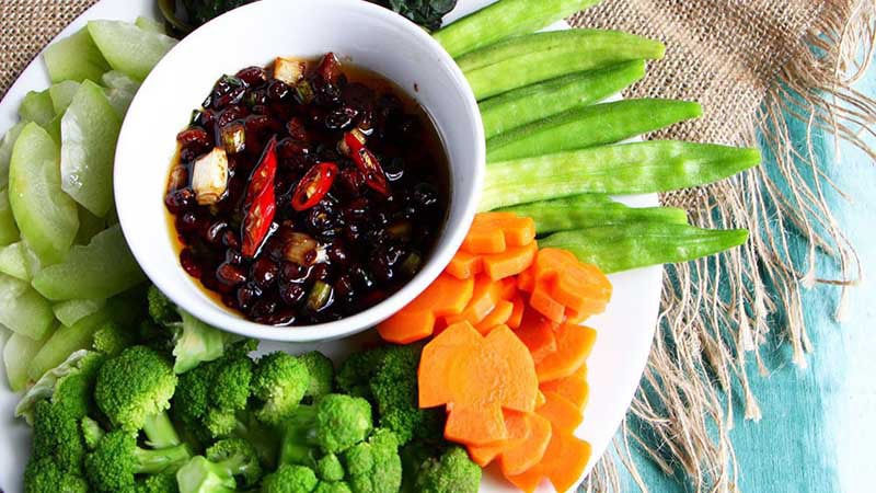 Rau củ luộc chấm nước tương