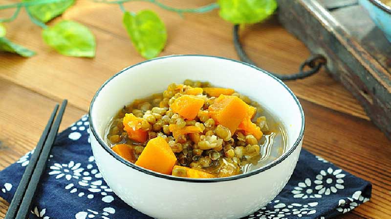Canh bí đỏ đậu xanh