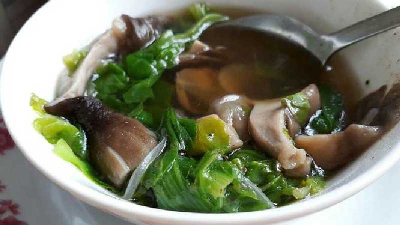 Canh cải xanh nấm rơm