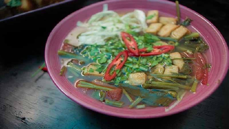 Canh chua rau muống đậu hũ chay