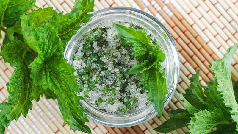 6 cách tự làm muối tắm tẩy da chết tại nhà khỏi cần đi mua