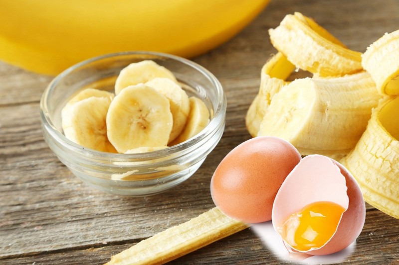 Ủ tóc bằng trứng gà và chuối