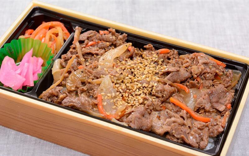 Bento dạng thịt heo và bò phổ biến ở khắp nơi tại Nhật Bản