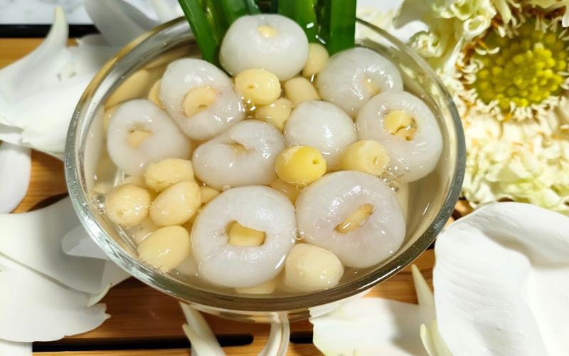 Chè sen nhãn dừa