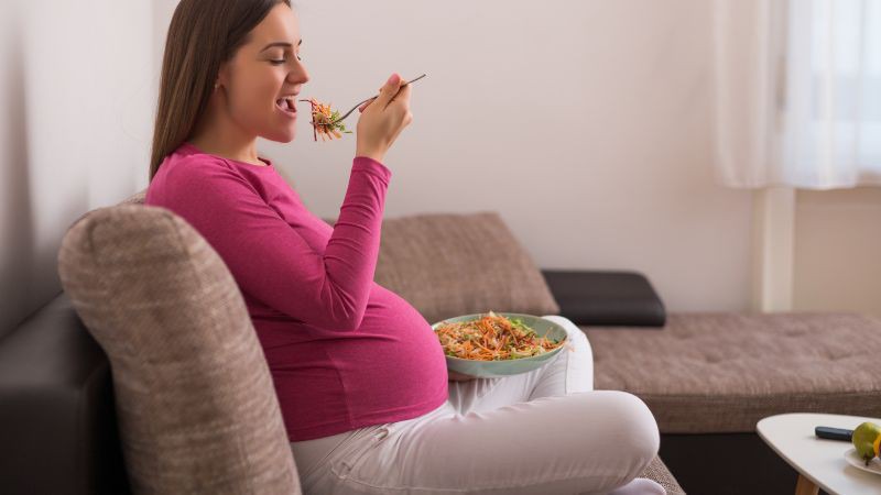 Tác hại của nghén mặn với mẹ bầu và thai nhi