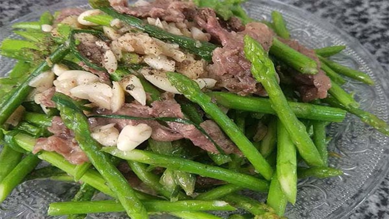 Bắp bò xào măng tây