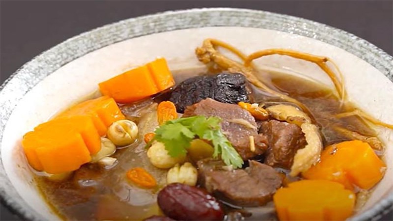 Bắp bò hầm với thuốc bắc