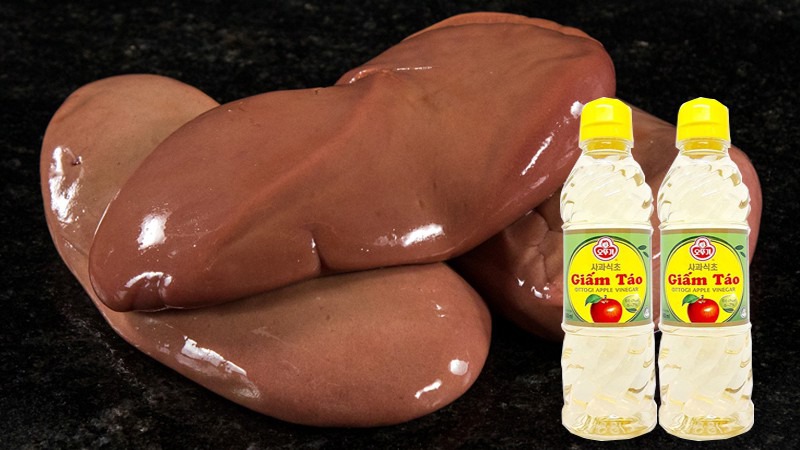 Dùng giấm ăn khử mùi hôi cật heo