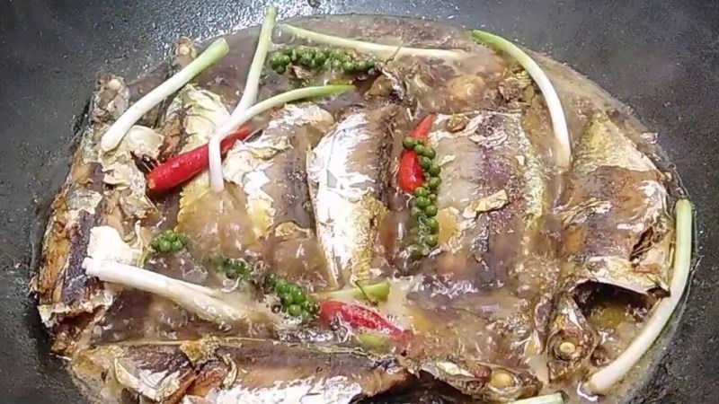 Cá bạc má kho lạt