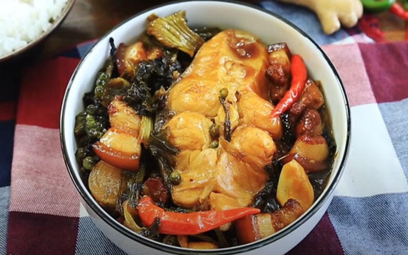 Cá trắm trắng kho dưa