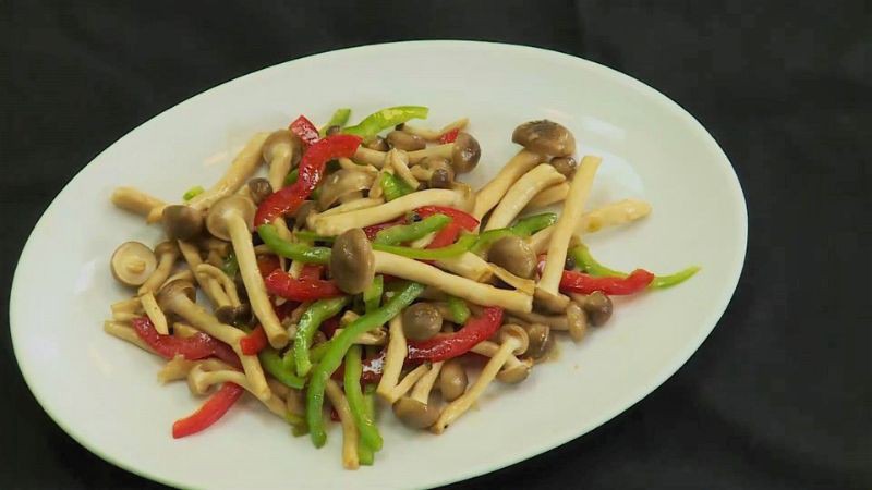 Nấm linh chi xào ớt chuông