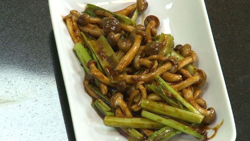 Nấm linh chi xào tiêu đen