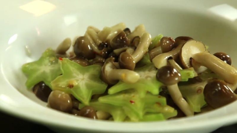 Nấm linh chi xào khế chua
