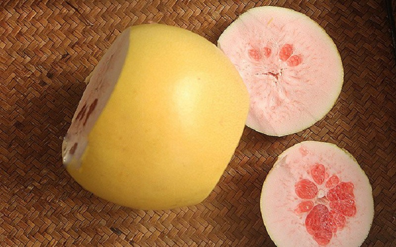Cắt phần đầu bưởi