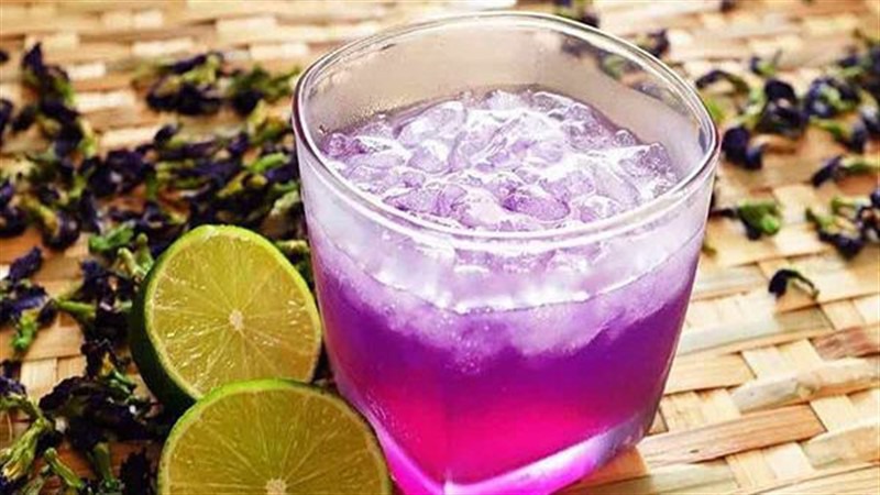 Trà hoa đậu biếc kết hợp với chanh và mật ong