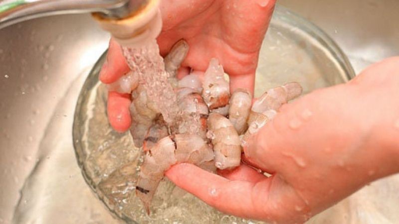 Khử mùi khai của thịt tôm