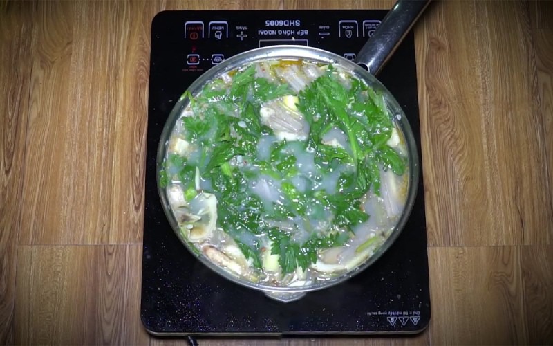 Thưởng thức cá tầm nấu mẻ