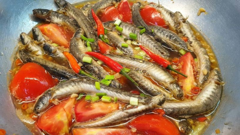 Cách làm món cá kèo kho lạt với cà chua ăn cực hao cơm