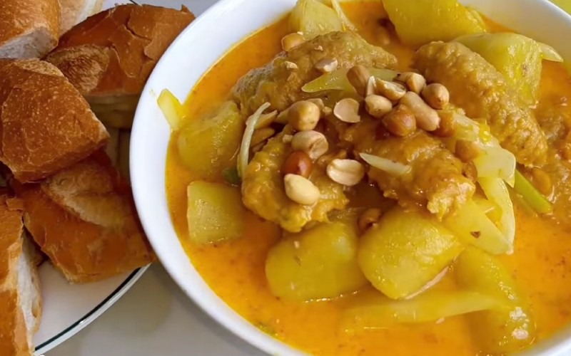Thưởng thức cà ri chuối xanh