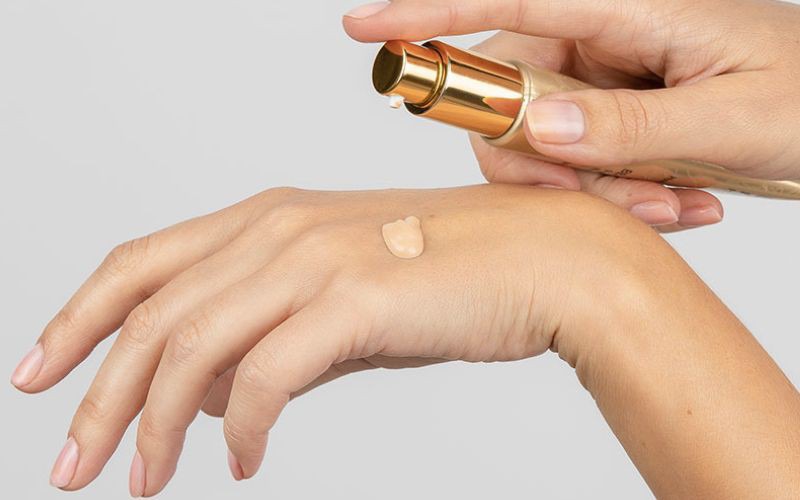 Lưu ý khi tán kem nền bằng tay để lớp nền mịn mượt