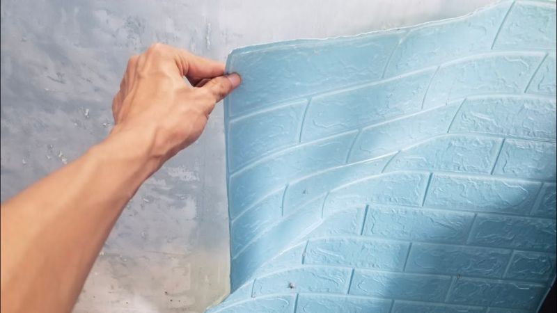 Dùng xăng thơm tẩy keo xốp dán tường