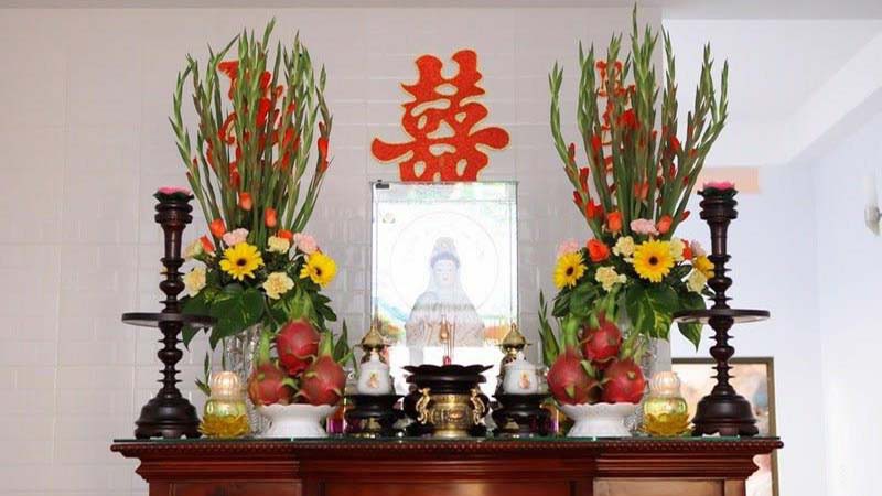 Hình ảnh trang trí bàn thờ dịp Tết phong thủy đẹp