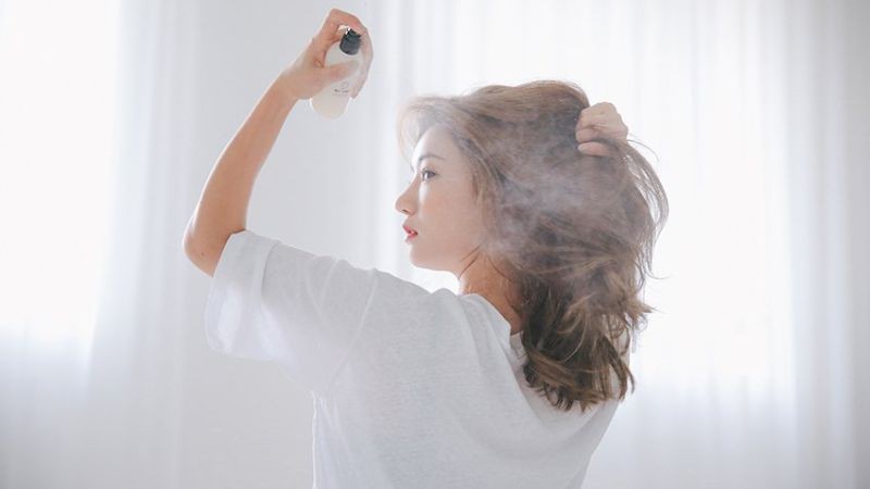 Sử dụng các sản phẩm tạo kiểu tóc